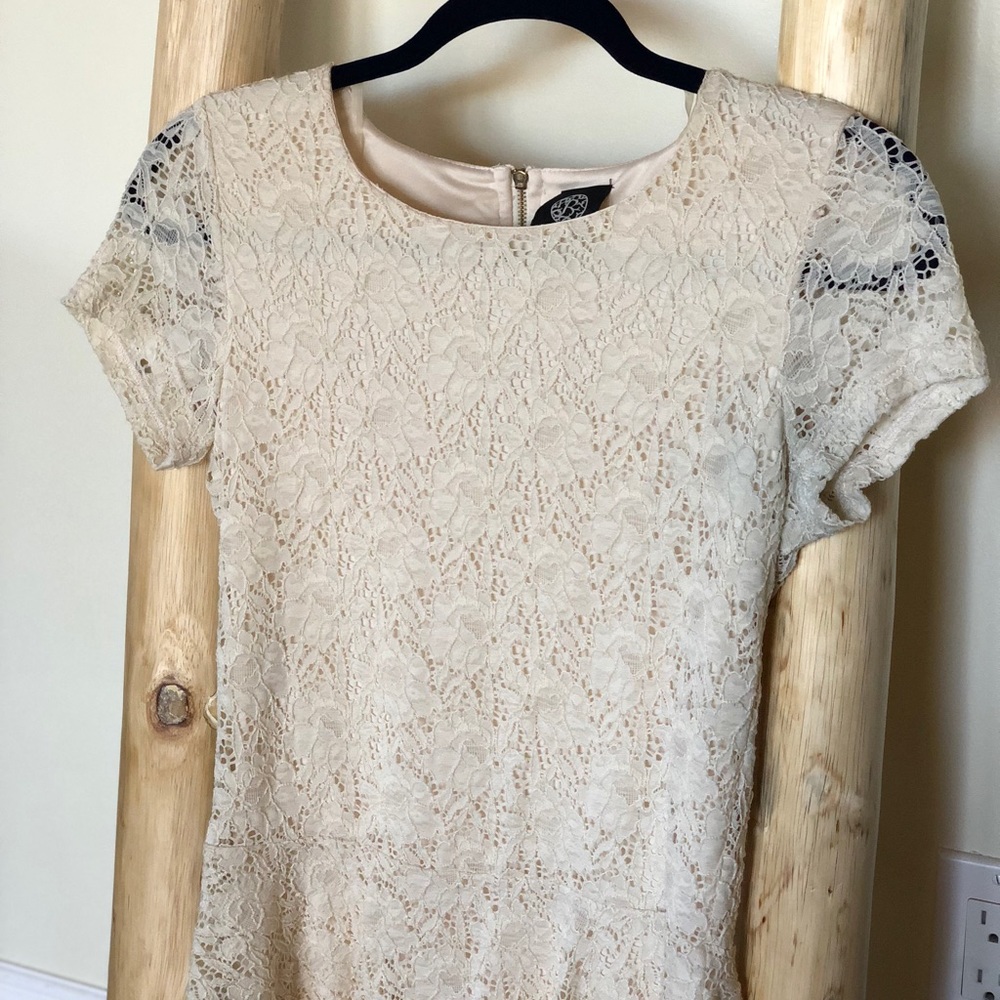 Light cream floral lace peplum top - sz S